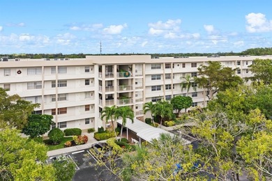 This beautifully renovated 2nd flr 3/2.5 condo combines modern on Palm-Aire Country Club and Resort - Palms in Florida - for sale on GolfHomes.com, golf home, golf lot