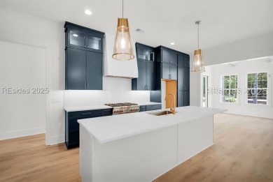 Set on nearly half an acre, this 3 bedroom, 2.5 bath home on Hampton Pointe Golf Course in South Carolina - for sale on GolfHomes.com, golf home, golf lot