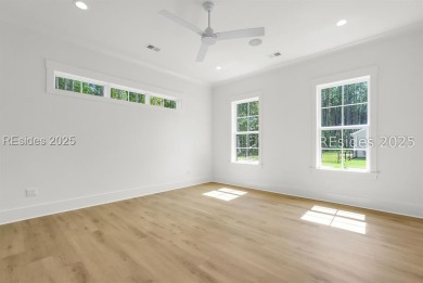 Set on nearly half an acre, this 3 bedroom, 2.5 bath home on Hampton Pointe Golf Course in South Carolina - for sale on GolfHomes.com, golf home, golf lot