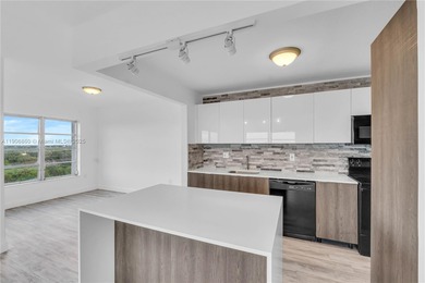 BEST deal under $160k!!!!! Beautifully remodeled 2-bedroom on Inverrary Country Club in Florida - for sale on GolfHomes.com, golf home, golf lot