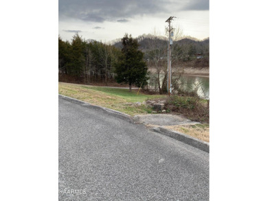 Want a nice building lot that backs up to the golf course and on Woodlake Golf Club in Tennessee - for sale on GolfHomes.com, golf home, golf lot