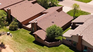 This is a super clean, freshly painted, super cute 2 bedroom, 2 on Chaparral Country Club in New Mexico - for sale on GolfHomes.com, golf home, golf lot