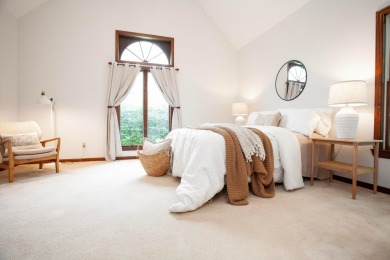 Stunning and spacious home on over an acre in Olentangy Schools on Glen Ross Golf Club in Ohio - for sale on GolfHomes.com, golf home, golf lot