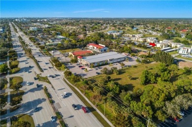 Nice 2-bedroom, 2-bathroom condo in the perfect Naples Location on Lakewood Country Club in Florida - for sale on GolfHomes.com, golf home, golf lot