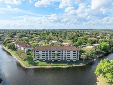 All hurricane impact windows, new A/C, hot water heater (2023) on Wynmoor Golf Course in Florida - for sale on GolfHomes.com, golf home, golf lot