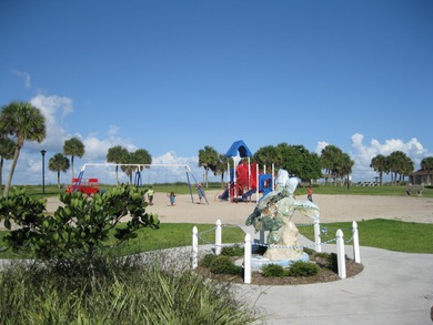 Beautiful 3 Bedroom 2 Bath 2007 town house with a two car garage on Oak Harbor Country Club in Florida - for sale on GolfHomes.com, golf home, golf lot