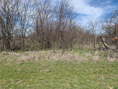 Flat lot ready to build your dream home on it. Near Bridgeport on The Club At Runaway Bay in Texas - for sale on GolfHomes.com, golf home, golf lot