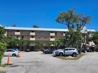 Spacious 2 bedroom/2 2-bathroom condo. The property features a on Inverrary Country Club in Florida - for sale on GolfHomes.com, golf home, golf lot