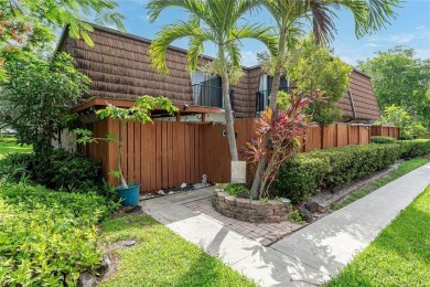 2 stories Townhouse in Pine Island Ridge Country Club. Newer on Pine Island Ridge Country Club in Florida - for sale on GolfHomes.com, golf home, golf lot