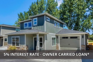 Live the Central Oregon lifestyle in this beautiful condo on The Greens at Redmond in Oregon - for sale on GolfHomes.com, golf home, golf lot