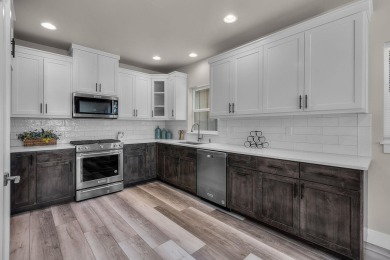 Live the Central Oregon lifestyle in this beautiful condo on The Greens at Redmond in Oregon - for sale on GolfHomes.com, golf home, golf lot