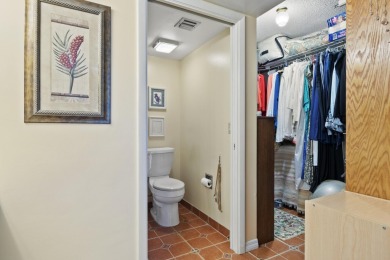 Spacious 2-Bed, 2-Bath Condo in West Palm Beach! This cozy on Bear Lakes Country Club in Florida - for sale on GolfHomes.com, golf home, golf lot