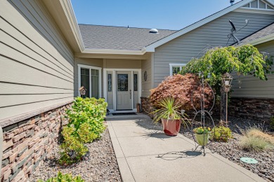 Immaculate home in the gated Poppy Village community of the on Eagle Point Golf Course in Oregon - for sale on GolfHomes.com, golf home, golf lot