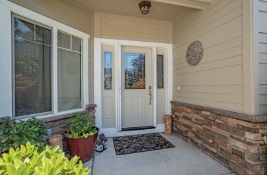 Immaculate home in the gated Poppy Village community of the on Eagle Point Golf Course in Oregon - for sale on GolfHomes.com, golf home, golf lot