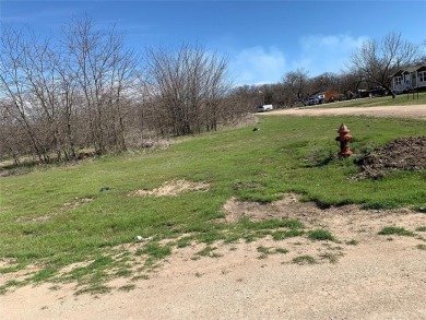 Flat lot ready to build your dream home on it. Near Bridgeport on The Club At Runaway Bay in Texas - for sale on GolfHomes.com, golf home, golf lot