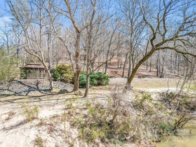 Fresh mountain-living vibe with room to breathe-this 4BR/2.5BA on Cleghorn Plantation Golf Club in North Carolina - for sale on GolfHomes.com, golf home, golf lot