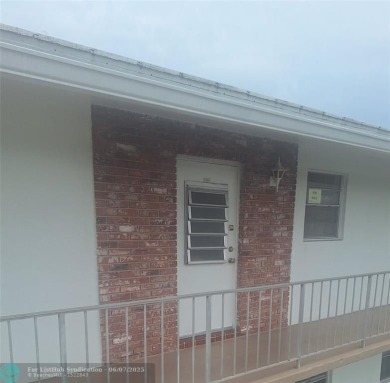 Make this your ideal year around residence or low maintenance on  in Florida - for sale on GolfHomes.com, golf home, golf lot