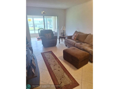 Make this your ideal year around residence or low maintenance on  in Florida - for sale on GolfHomes.com, golf home, golf lot