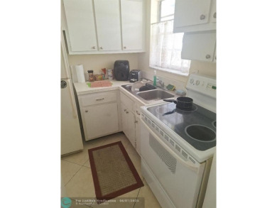Make this your ideal year around residence or low maintenance on  in Florida - for sale on GolfHomes.com, golf home, golf lot