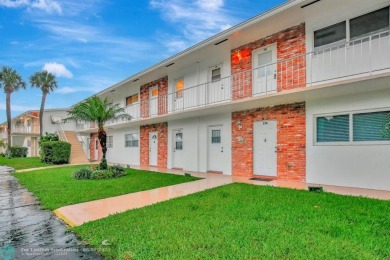 Make this your ideal year around residence or low maintenance on  in Florida - for sale on GolfHomes.com, golf home, golf lot