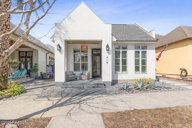 Gorgeous one owner custom built home in amenity-rich Sugar Mill on Les Vieux Chenes Golf Course in Louisiana - for sale on GolfHomes.com, golf home, golf lot