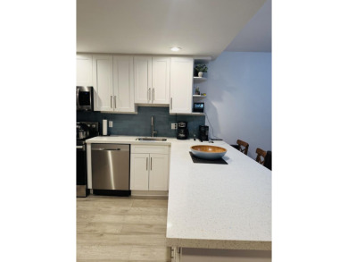 Spacious and bright 3 bedrooms 2 bathrooms condo located in the on Palm-Aire Country Club and Resort - Palms in Florida - for sale on GolfHomes.com, golf home, golf lot