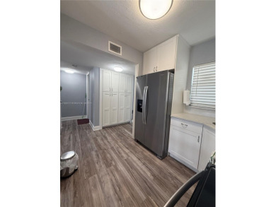 Beautifully upgraded 1 bedroom 1 bath  condo with shaker on Sunrise Lakes Phase III in Florida - for sale on GolfHomes.com, golf home, golf lot
