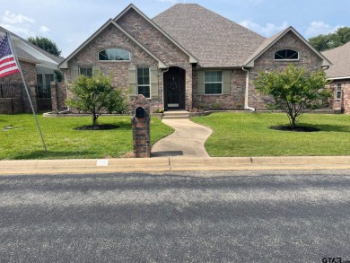 Looking for a spacious and energy-efficient home in a great on Oak Hurst Golf Course in Texas - for sale on GolfHomes.com, golf home, golf lot