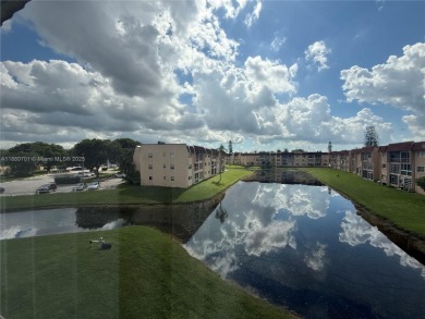 Beautifully upgraded 1 bedroom 1 bath  condo with shaker on Sunrise Lakes Phase III in Florida - for sale on GolfHomes.com, golf home, golf lot