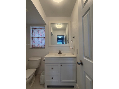 Beautifully upgraded 1 bedroom 1 bath  condo with shaker on Sunrise Lakes Phase III in Florida - for sale on GolfHomes.com, golf home, golf lot
