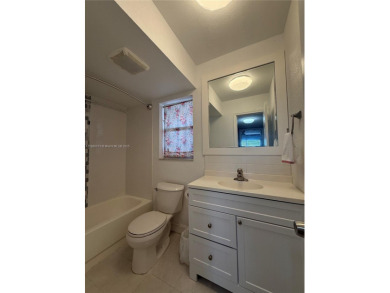 Beautifully upgraded 1 bedroom 1 bath  condo with shaker on Sunrise Lakes Phase III in Florida - for sale on GolfHomes.com, golf home, golf lot