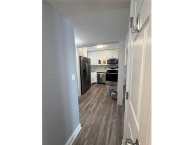 Beautifully upgraded 1 bedroom 1 bath  condo with shaker on Sunrise Lakes Phase III in Florida - for sale on GolfHomes.com, golf home, golf lot