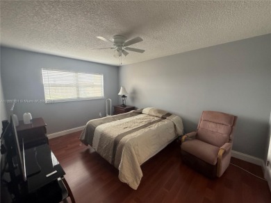 Beautifully upgraded 1 bedroom 1 bath  condo with shaker on Sunrise Lakes Phase III in Florida - for sale on GolfHomes.com, golf home, golf lot