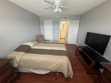 Beautifully upgraded 1 bedroom 1 bath  condo with shaker on Sunrise Lakes Phase III in Florida - for sale on GolfHomes.com, golf home, golf lot