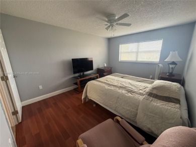 Beautifully upgraded 1 bedroom 1 bath  condo with shaker on Sunrise Lakes Phase III in Florida - for sale on GolfHomes.com, golf home, golf lot
