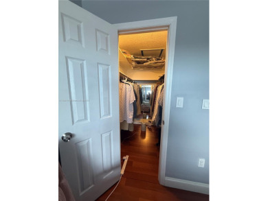 Beautifully upgraded 1 bedroom 1 bath  condo with shaker on Sunrise Lakes Phase III in Florida - for sale on GolfHomes.com, golf home, golf lot