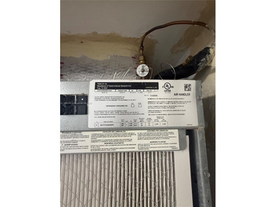 Beautifully upgraded 1 bedroom 1 bath  condo with shaker on Sunrise Lakes Phase III in Florida - for sale on GolfHomes.com, golf home, golf lot