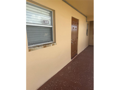 Beautifully upgraded 1 bedroom 1 bath  condo with shaker on Sunrise Lakes Phase III in Florida - for sale on GolfHomes.com, golf home, golf lot