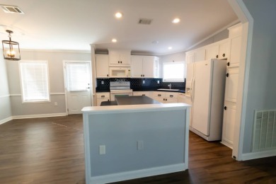 Welcome to this charming 2-bedroom, 2-bathroom manufactured home on Lily Lake Golf and RV Resort in Florida - for sale on GolfHomes.com, golf home, golf lot