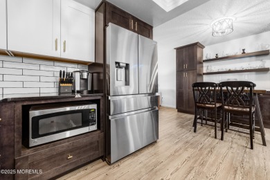 Welcome to Your Dream Home in Clearbrook's 55+ Community! This on Rossmoor Golf Club in New Jersey - for sale on GolfHomes.com, golf home, golf lot