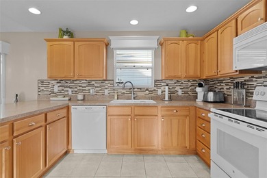 Welcome home to this pristine 2-bedroom, 2-bath *Marathon* on Cane Garden Golf Course - Sumter in Florida - for sale on GolfHomes.com, golf home, golf lot