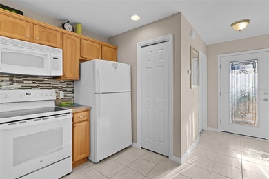 Welcome home to this pristine 2-bedroom, 2-bath *Marathon* on Cane Garden Golf Course - Sumter in Florida - for sale on GolfHomes.com, golf home, golf lot