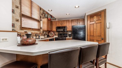 Beautifully cared for, light-filled 2-bedroom, 2 bath Walnut on Eagle Ridge Inn and Resort in Illinois - for sale on GolfHomes.com, golf home, golf lot