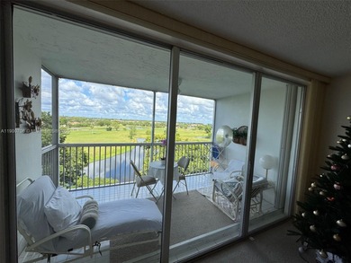 This 2/2 condo in the desirable Palm-Aire community on the 7th on Palm-Aire Country Club and Resort - Palms in Florida - for sale on GolfHomes.com, golf home, golf lot