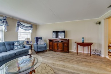 Don't miss this move-in ready 2bd 2ba 1 car garage Baldwin model on Mainlands Golf Club in Florida - for sale on GolfHomes.com, golf home, golf lot