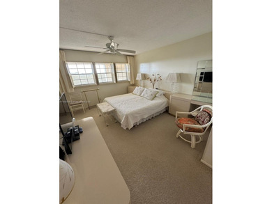 This 2/2 condo in the desirable Palm-Aire community on the 7th on Palm-Aire Country Club and Resort - Palms in Florida - for sale on GolfHomes.com, golf home, golf lot