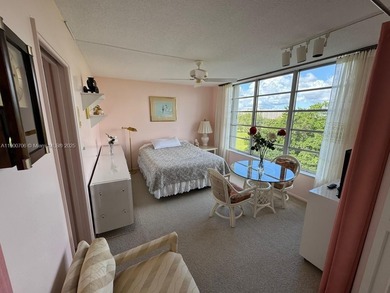 This 2/2 condo in the desirable Palm-Aire community on the 7th on Palm-Aire Country Club and Resort - Palms in Florida - for sale on GolfHomes.com, golf home, golf lot