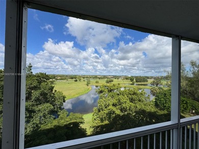 This 2/2 condo in the desirable Palm-Aire community on the 7th on Palm-Aire Country Club and Resort - Palms in Florida - for sale on GolfHomes.com, golf home, golf lot