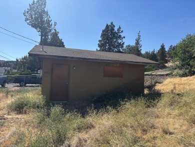 Nice size buildable lot within Prineville city limits. The on Meadow Lakes Golf Course in Oregon - for sale on GolfHomes.com, golf home, golf lot