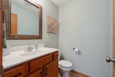 Well-maintained 3-bedroom, 2.5-bath townhouse in Marion near on Hunters Ridge Golf Course in Iowa - for sale on GolfHomes.com, golf home, golf lot